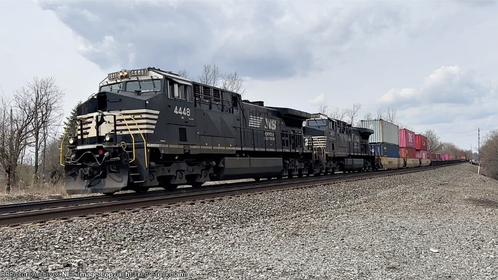 NS 4448 leads 260 eastbound at Lake St.